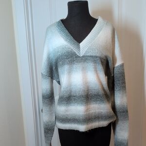 Weekend LA Grey And White V-Neck Sweater Size L